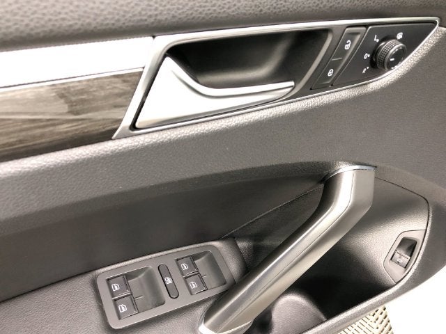 2018 Volkswagen Passat V6 SEL Premium