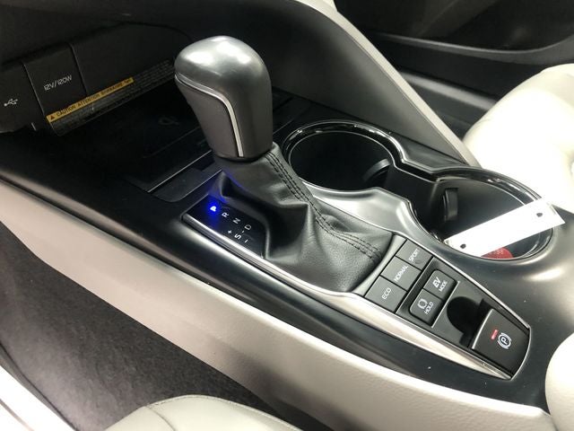 2020 Toyota CAMRY HYBRID SE