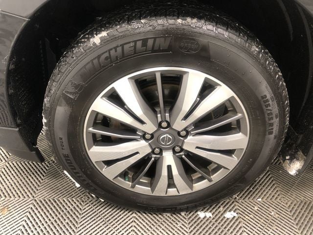 2020 Nissan Pathfinder SV