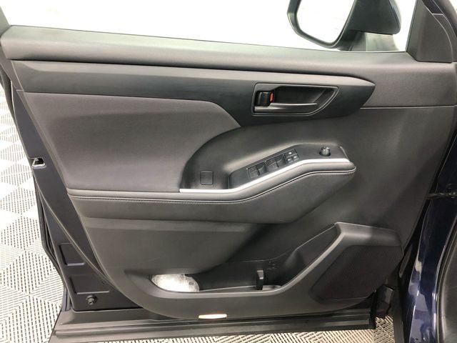 2020 Toyota Highlander LE