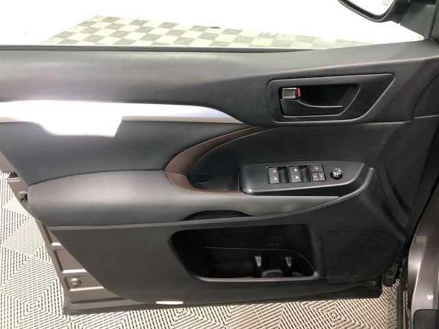 2017 Toyota Highlander LE