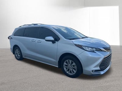 2021 Toyota SIENNA XLE 8 Passenger