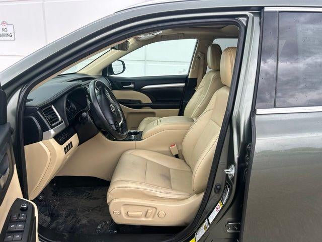 2019 Toyota HIGHLANDER XLE
