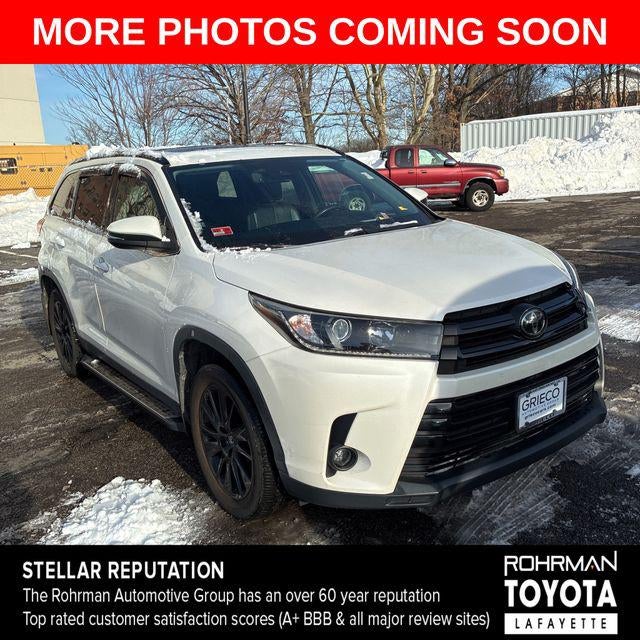 2019 Toyota HIGHLANDER SE