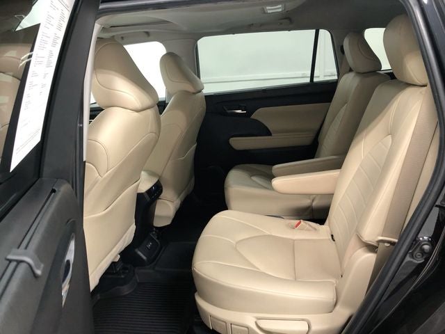 2023 Toyota Highlander Hybrid XLE