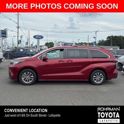 2023 Toyota Sienna LE 8 Passenger