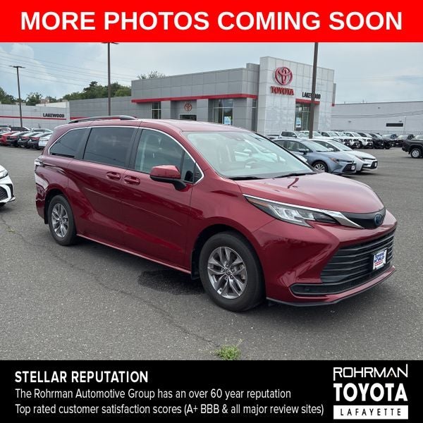 2023 Toyota Sienna LE 8 Passenger