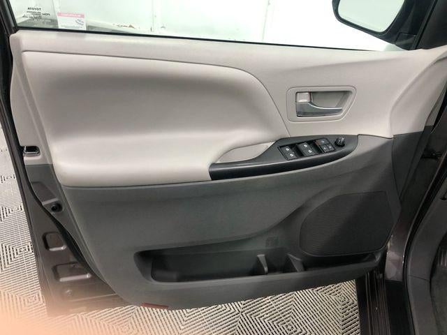 2017 Toyota Sienna LE 8 Passenger