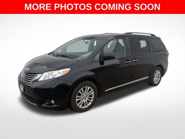 2015 Toyota Sienna XLE 8 Passenger