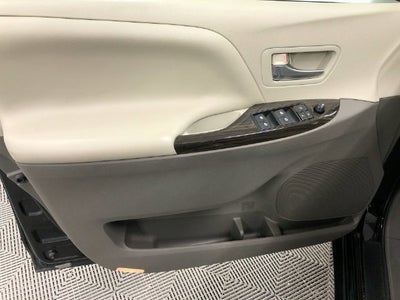 2015 Toyota SIENNA XLE 3.5L XLE 8 Passenger