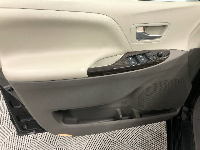 2015 Toyota SIENNA XLE 3.5L XLE 8 Passenger