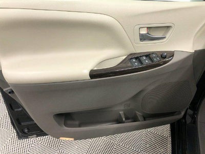 2015 Toyota SIENNA XLE 3.5L XLE 8 Passenger
