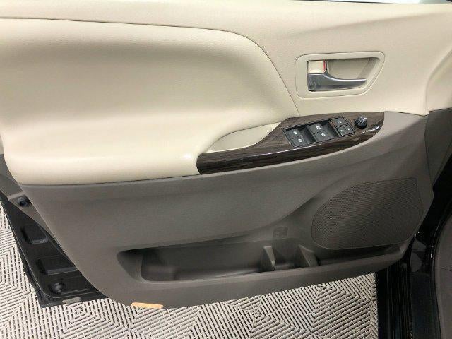 2015 Toyota SIENNA XLE 3.5L XLE 8 Passenger