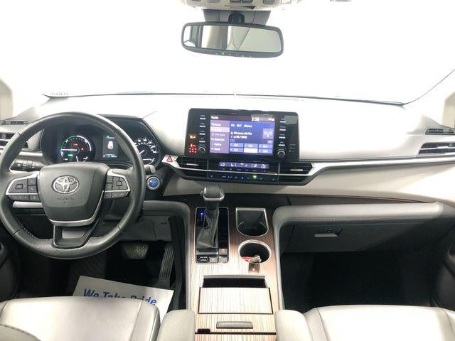 2021 Toyota SIENNA XLE XLE 8 Passenger