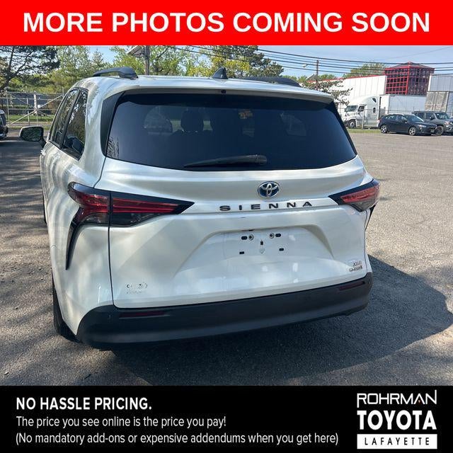 2021 Toyota SIENNA XLE XLE 8 Passenger