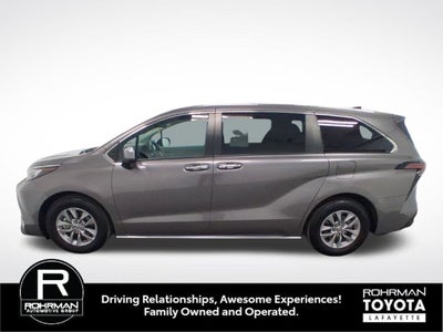 2022 Toyota Sienna XLE 7 Passenger