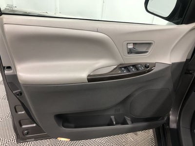 2020 Toyota SIENNA XLE 3.5L XLE 8 Passenger