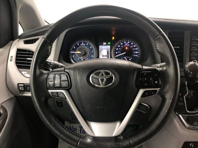 2019 Toyota Sienna XLE 8 Passenger