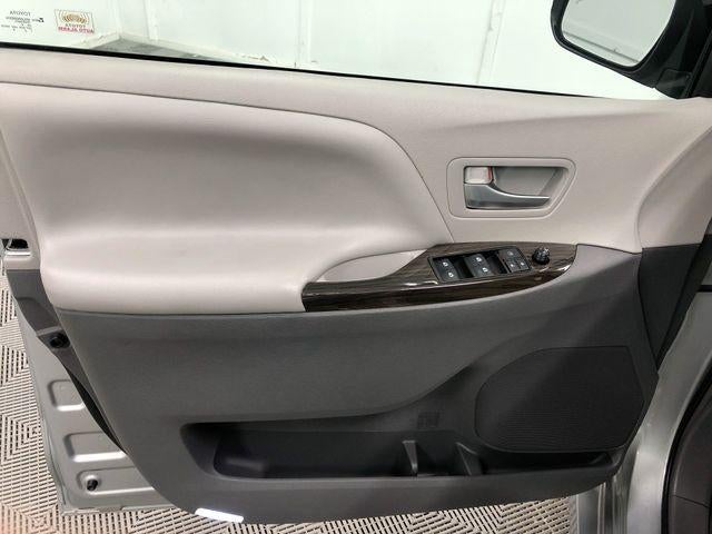 2019 Toyota Sienna XLE 8 Passenger
