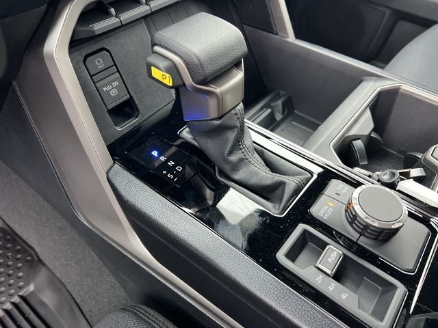 2025 Toyota TUNDRA 4X4 SR5