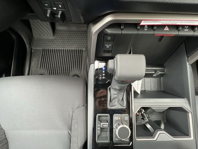 2024 Toyota TUNDRA 4X4 SR5