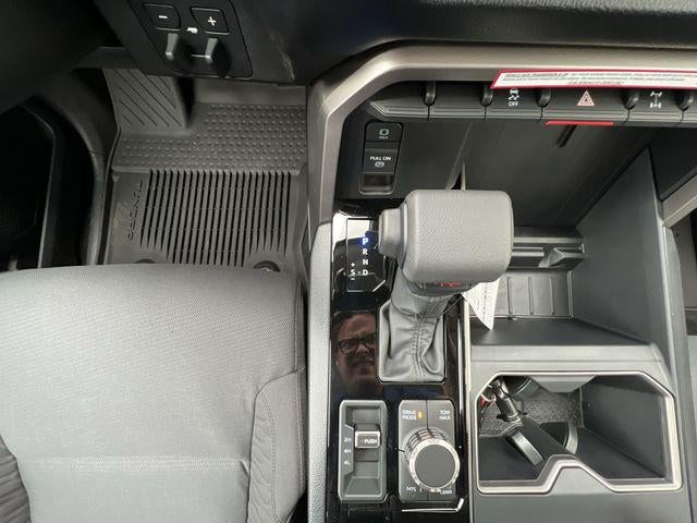 2024 Toyota TUNDRA 4X4 SR5