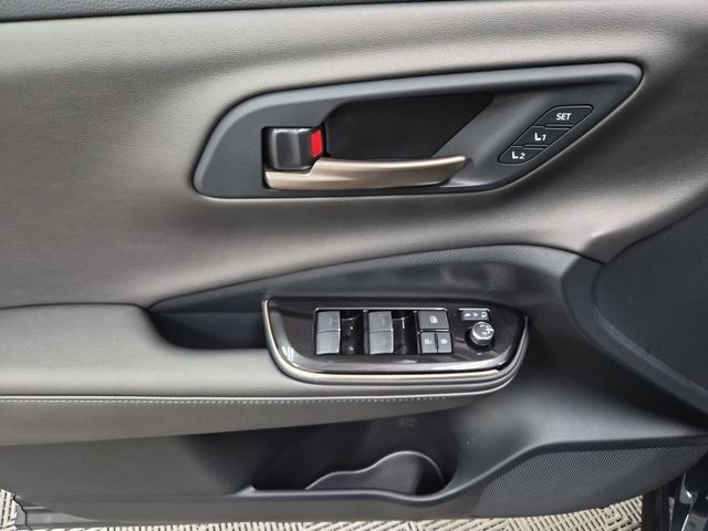 2025 Toyota CROWN Nightshade