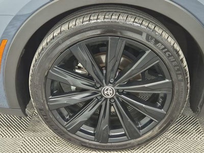 2025 Toyota CROWN Nightshade