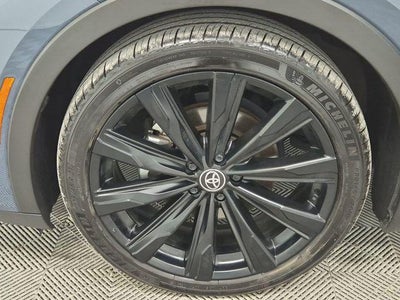 2025 Toyota CROWN Nightshade