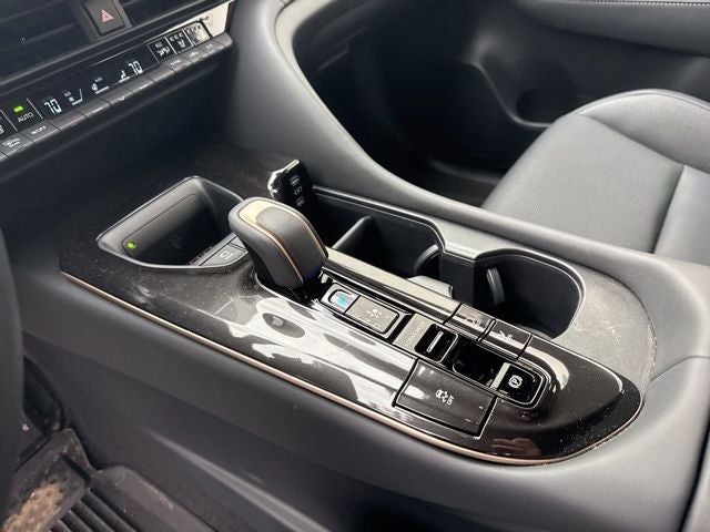 2025 Toyota CROWN SIGNIA Limited