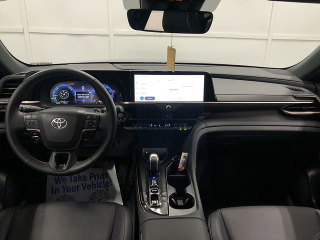 2025 Toyota CROWN SIGNIA XLE