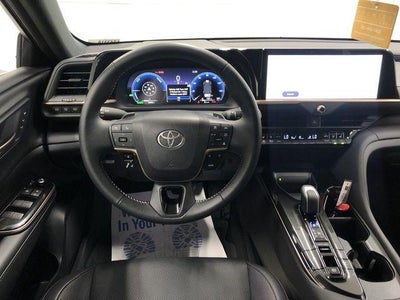 2025 Toyota CROWN SIGNIA XLE