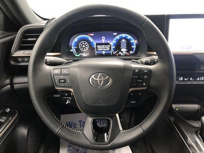 2025 Toyota CROWN SIGNIA XLE