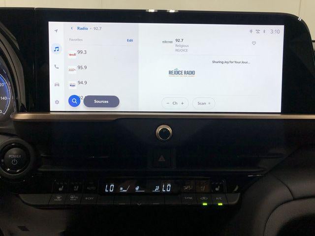 2025 Toyota CROWN SIGNIA XLE