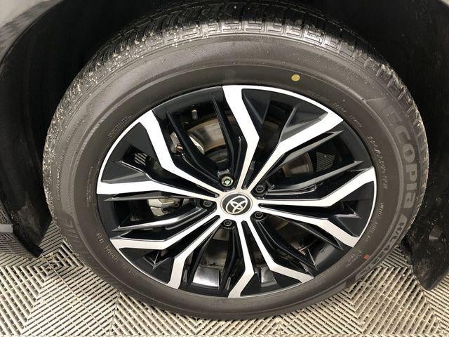 2025 Toyota CROWN SIGNIA XLE
