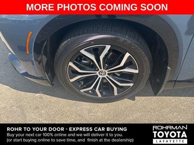 2025 Toyota CROWN SIGNIA XLE