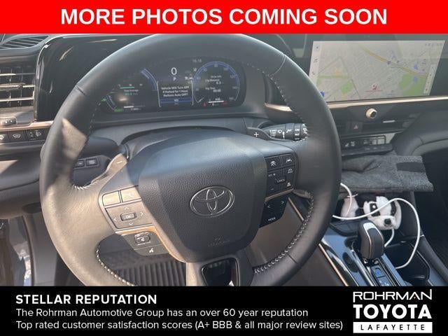 2025 Toyota CROWN SIGNIA XLE