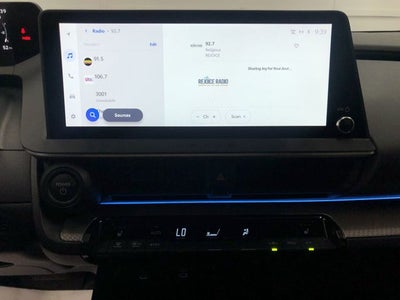 2024 Toyota PRIUS XLE