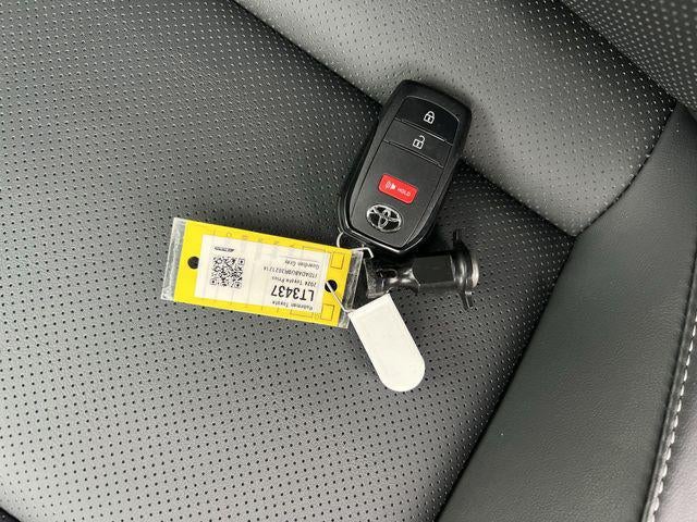 2024 Toyota PRIUS XLE