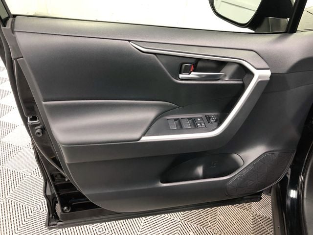 2022 Toyota RAV4 SE - Photo 12