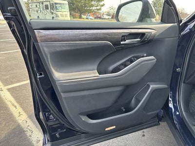 2026 Toyota Highlander Hybrid Platinum